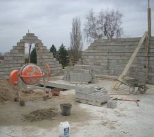 Vur sur la fenêtre de notre future chambre   vue sur le pignon