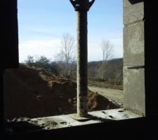 Vue de la petite fenêtre du sous sol, pour le fun