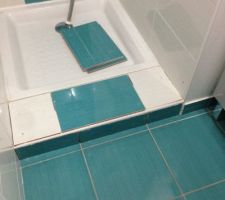 Fabrication d\'une marche pour agrandir un poil la douche