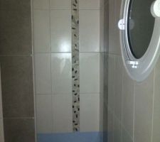 Salle de bain du bas  début du carrelage