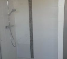 La douche de la grande salle de bain