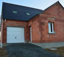 Gravier déposé pour l'accès au garage