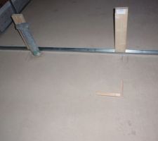 Emplacement du futur meuble double vasque, avec les planches pour les renforts placo