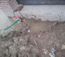 Tentative pour vider l'eau débordant du VS ....