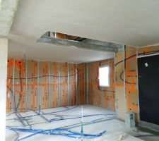 Le plâtrier a terminé le plafond