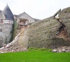 Effondrement d'un mur de soutènement.