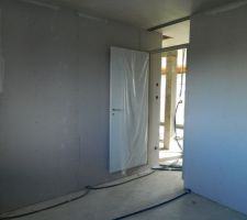 La future chambre du bas. Le sol sera ré-haussé de 17cm