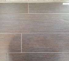 Carrelage dans tout le bas de la maison !!!