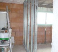 Notre premiere cloison entre garage et cuisine