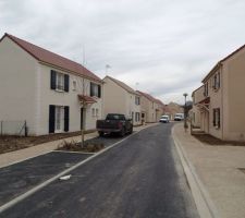 Rue des Mauves. Goudron terminé