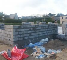 Vu de la fen&ecirc;tre du salon plein sud, et de la porte d'entr&eacute;e