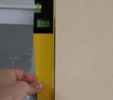 Au début j\'ai pensé que la cloison n\'était pas verticale...
Alors qu'en fait elle n'était pas droite, en plus de ne pas être à angle droit