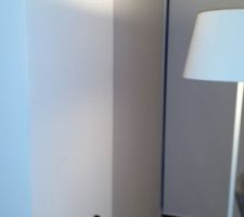 Pose des stores automatis&eacute;s gris clair