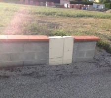 Montage des cloture ne bordure de voirie