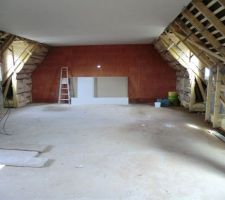 Début isolation au 1er étage avec placo installé au plafond