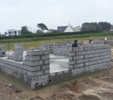 Vue du nord-ouest, la baie vitr&eacute;e de la chambre 3