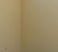 Ca continue, avec en prime Maisons du Soleil qui a pris l'initiative de faire un trou dans le mur... On ne sait pas pourquoi...