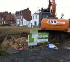 La pelleteuse arrive ! Y a du boulot !