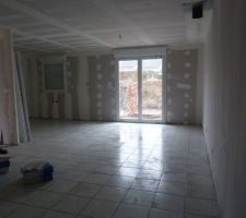 Partie cuisine et salle &agrave; mang&eacute;