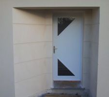 Porte d'entrée après enduit