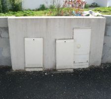 2 coffrets pour l'eau et 1 rembt électrique