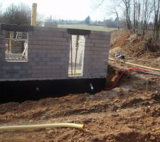 Vue des tuyaux pour la pose du drainage