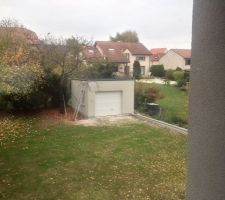 Enduit sur l'abris de jardin qui va devenir le local technique pour la future piscine