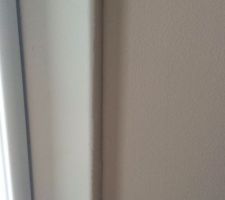 Les bords des fen&ecirc;tres pleine de peinture...