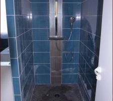 Faience et sol mosaique dans la douche italienne de l'étage enfin terminée!