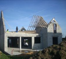 Passage le matin sur le chantier - vue depuis le jardin