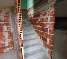 Escalier !

pas comme on veut mais il est fait !