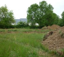 Notre futur chez nous vu du fond du jardin (il faut avoir de l'imagination !)