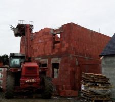 Les murs de l'étage montent.