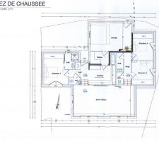 Dernière proposition de Trecobat : changement radical mais davantage de possibilité en changeant l'orientation du garage.
Plan sur 2 niveaux : salon rehaussé (pente du terrain oblige)

Nous avons rdv ce soir pour une première proposition par Berci...