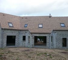 Les velux sont pos&eacute;s et le porche fait.








Couverture termin&eacute;e