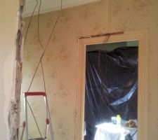 D&eacute;montage de l?&eacute;lectricit&eacute; existante en vue de descendre le mur