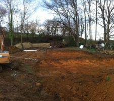 Plateforme maison principale, merci à la grosse pelle !