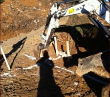 1° coup de pelle pour le creusement des fondations de la maison locative