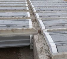 Mise en place des hourdis isolants