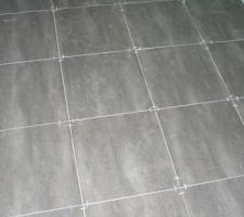 Le carrelage de la salle de bain enfants