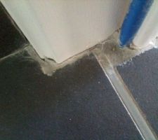 Autre magnifique finition, vous noterez la précision de la découpe. Cela a du être fait à la pince, ce n'est pas possible !