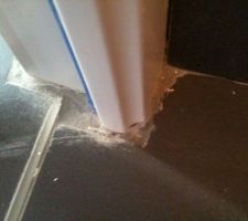 Découpe du carrelage pas droite, manque joint...