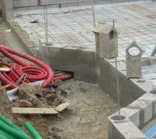 J 32 L'imperméabilisant pour soubassement est mis en place