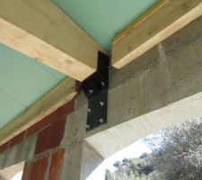 Nouvel appui ferme.. par contre le bois n'est pas fixé sur le sabot, il faudrait ?