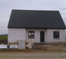 Tranchée technique faite et préparation du terrain pour remblais