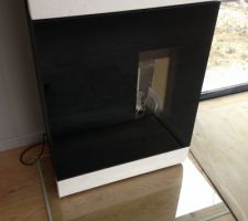 Po&ecirc;le &agrave; granule Rika Roco sur sa plaque de verre.