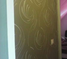 Papier peint pose par mes soins a l etage