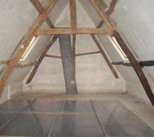 On peut voir la trémie de l'escalier que je dois reboucher (ancien proprio.) car je positionne l'escalier autre part.