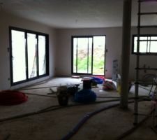 Les pl&acirc;tres sont termin&eacute;s depuis hier , l\' &eacute;lectricien est d&eacute;j&agrave; l&agrave; !