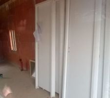 Les portes intérieures qui seront surement peintes